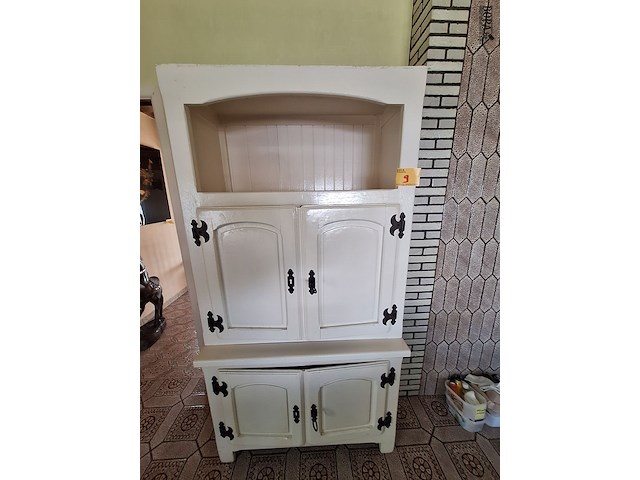 Lot 9 - witte houten kast - afbeelding 1 van  4