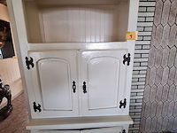 Lot 9 - witte houten kast