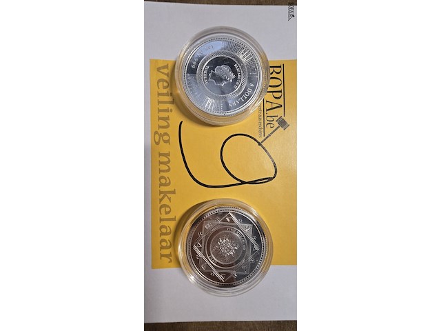 Lot 9 - zilveren 5 dollar munt uit tokelau 2 stuks - afbeelding 1 van  3