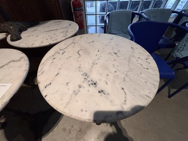 Lot 9 ronde terrastafels incl 14 stoelen - afbeelding 2 van  5
