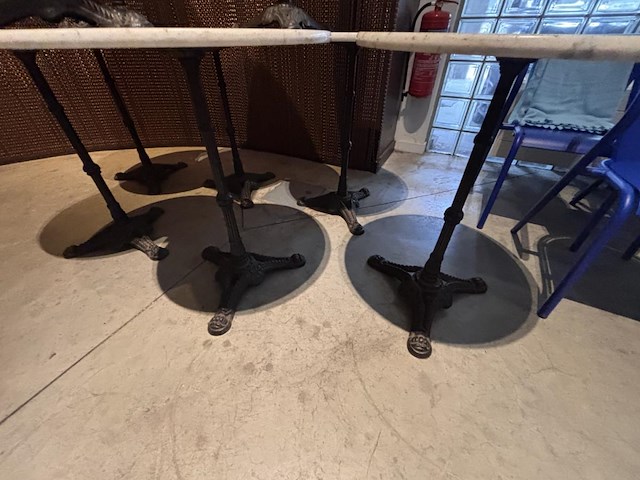 Lot 9 ronde terrastafels incl 14 stoelen - afbeelding 3 van  5