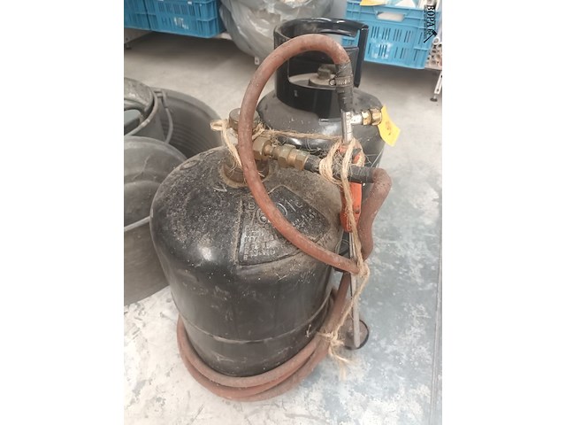 Lot 90 - aangebroken flessen propaangas. 2 stuks - afbeelding 5 van  5