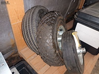 Lot 90 - banden voor steekwagens. 3 stuks - afbeelding 3 van  3