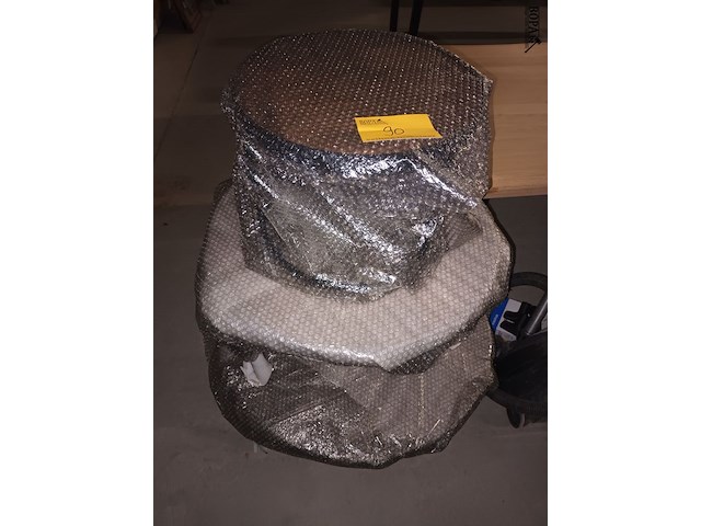 Lot 90 - bijzettafels. 3 stuks - afbeelding 1 van  4