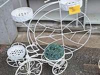 Lot 90 - decoratieve metalen plantenstandaard - 2 stuks nostalgische
