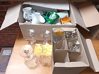 Lot 90 - diverse glazen en tassen - afbeelding 1 van  4