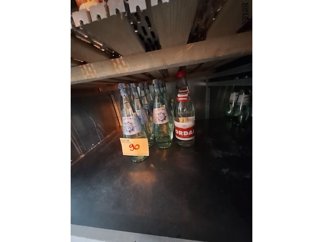 Lot 90 - flesjes water en 0% bier - afbeelding 2 van  2