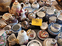 Lot 90 - grote partij tafelgerei in porselein. 80 stuks - afbeelding 1 van  8