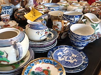 Lot 90 - grote partij tafelgerei in porselein. 80 stuks - afbeelding 4 van  8