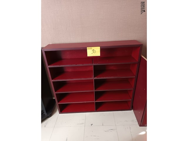 Lot 90 - hangkast en lage kast - afbeelding 2 van  3