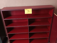 Lot 90 - hangkast en lage kast - afbeelding 2 van  3