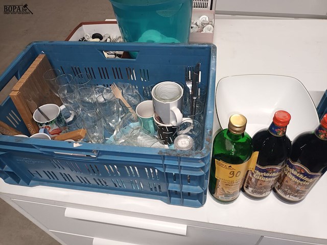 Lot 90 - huisraad en drank - afbeelding 2 van  4