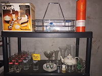 Lot 90 - keukenmateriaal en huisraad - afbeelding 2 van  5