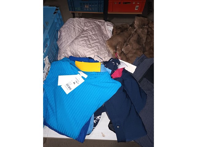 Lot 90 - kledij - afbeelding 3 van  5