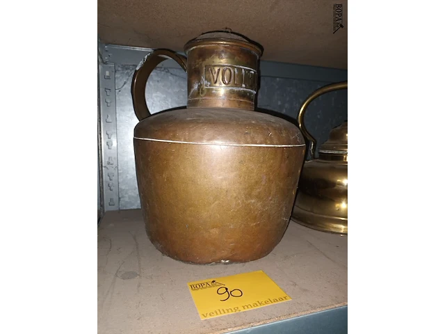 Lot 90 - koperen melkkan - afbeelding 1 van  2