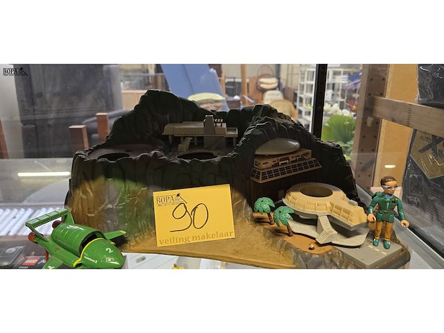 Lot 90 - matchbox thunderbirds tracy island - afbeelding 1 van  4