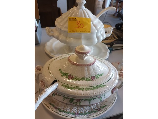 Lot 90 - soepterrines. 2 stuks - afbeelding 1 van  2