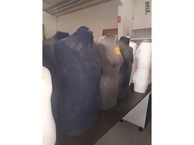 Lot 90 - stoffen torso poppen. 6 stuks - afbeelding 2 van  3