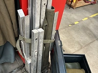 Lot 90 - vintage metalen legerkoffer met textiel + veldbed - afbeelding 2 van  3