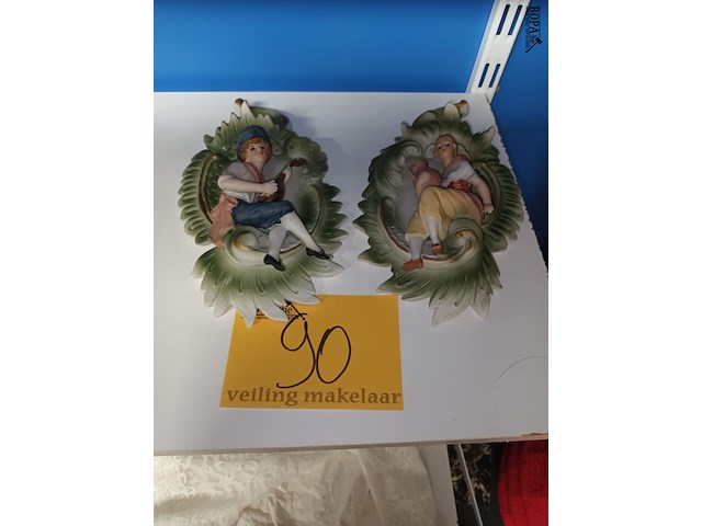 Lot 90 - wandkeramiek. 2 stuks - afbeelding 1 van  3