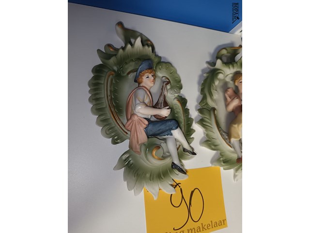Lot 90 - wandkeramiek. 2 stuks - afbeelding 2 van  3