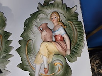 Lot 90 - wandkeramiek. 2 stuks - afbeelding 3 van  3