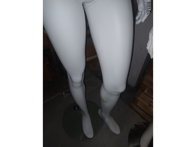 Lot 90 - witte paspop man op voet - afbeelding 2 van  3