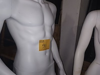 Lot 90 - witte paspop man op voet - afbeelding 3 van  3