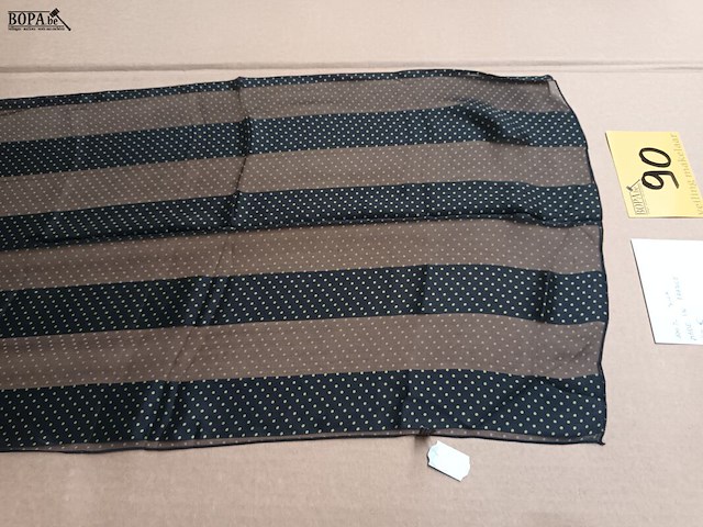 Lot 90 - zijden sjaal - afbeelding 2 van  3