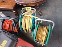 Lot 904 - tuinslang op haspel. 3 stuks - afbeelding 1 van  4