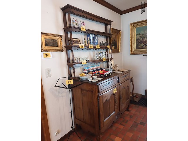 Lot 91 - antieke bordenkast - afbeelding 1 van  5