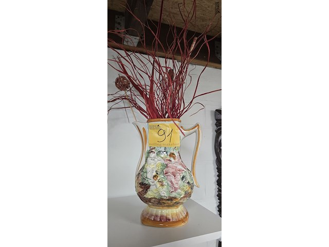 Lot 91 - capodimonte porseleinen kan/vaas - afbeelding 1 van  4