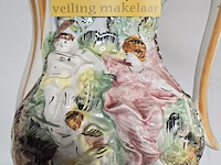 Lot 91 - capodimonte porseleinen kan/vaas - afbeelding 2 van  4