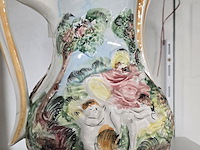 Lot 91 - capodimonte porseleinen kan/vaas - afbeelding 3 van  4