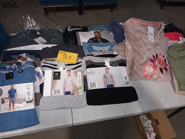 Lot 91 - herenkledij - afbeelding 1 van  5