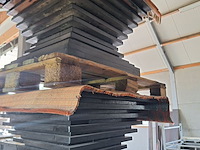 Lot 91 - houten tafel. 2 stuks - afbeelding 2 van  2