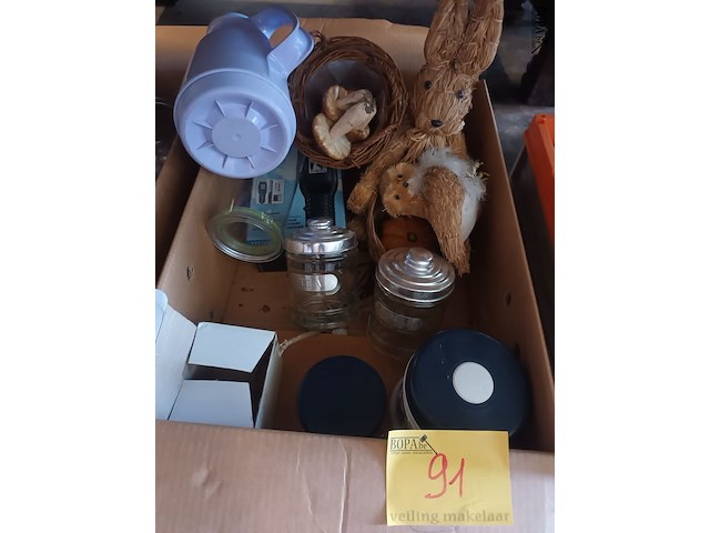 Lot 91 - huisraad. 2 dozen en 1 bak - afbeelding 3 van  6