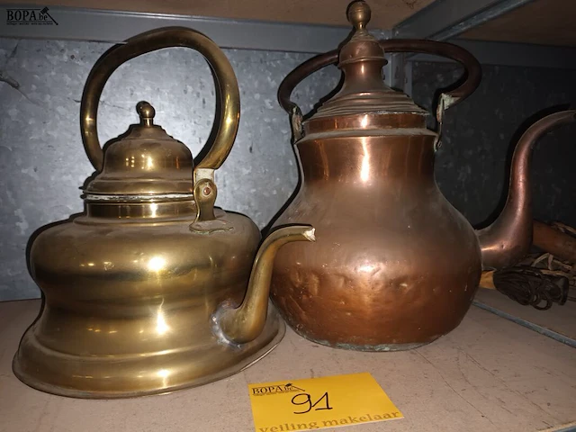 Lot 91 - koperen waterketels. 2 stuks - afbeelding 1 van  3