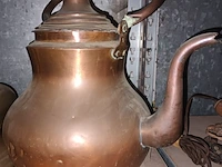 Lot 91 - koperen waterketels. 2 stuks - afbeelding 2 van  3