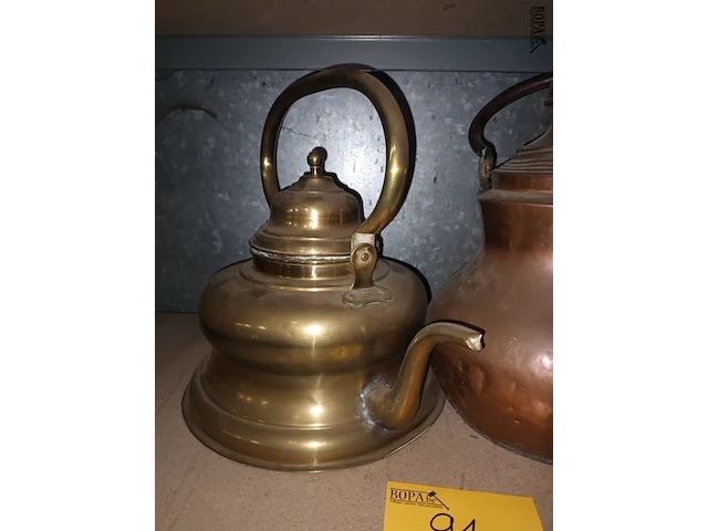 Lot 91 - koperen waterketels. 2 stuks - afbeelding 3 van  3