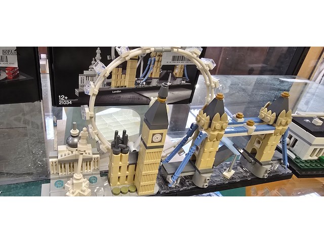 Lot 91 - lego trafalgar square, londen en the white house - afbeelding 3 van  6