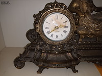 Lot 91 - messing schouwgarnituur - afbeelding 2 van  7