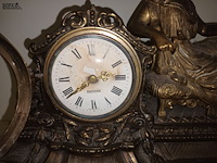 Lot 91 - messing schouwgarnituur - afbeelding 3 van  7