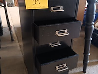 Lot 91 - metalen zwarte ladekast - afbeelding 2 van  3