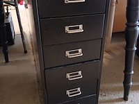 Lot 91 - metalen zwarte ladekast - afbeelding 3 van  3