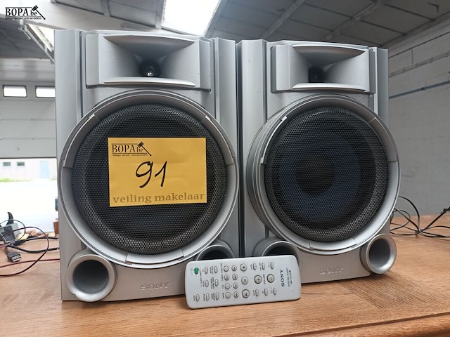 Lot 91 - muziekboxen sony. 2 stuks - afbeelding 1 van  4