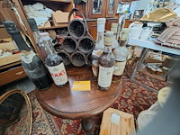 Lot 91 - oude dranken en wijnfleshouder - afbeelding 1 van  2