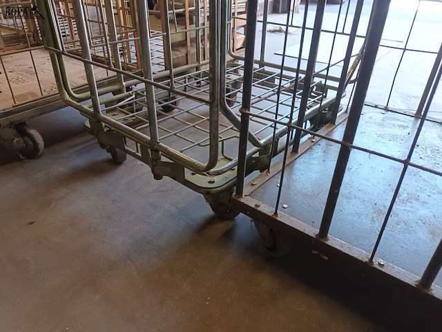 Lot 91 - rolcontainer. 2 stuks - afbeelding 3 van  3