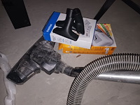 Lot 91 - stofzuiger en zakken nilfisk - afbeelding 3 van  4