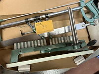 Lot 91 - tegelsnijder en verstekzaag - afbeelding 1 van  2